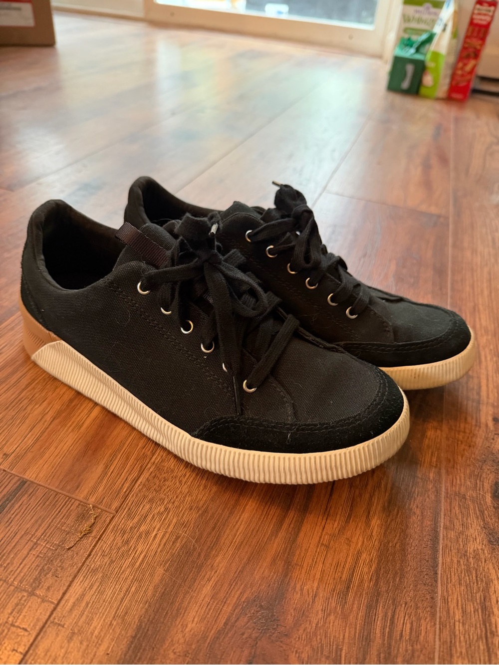 SOREL Black Low-top Lace-Up Sneakers – Women’s Size 8.5